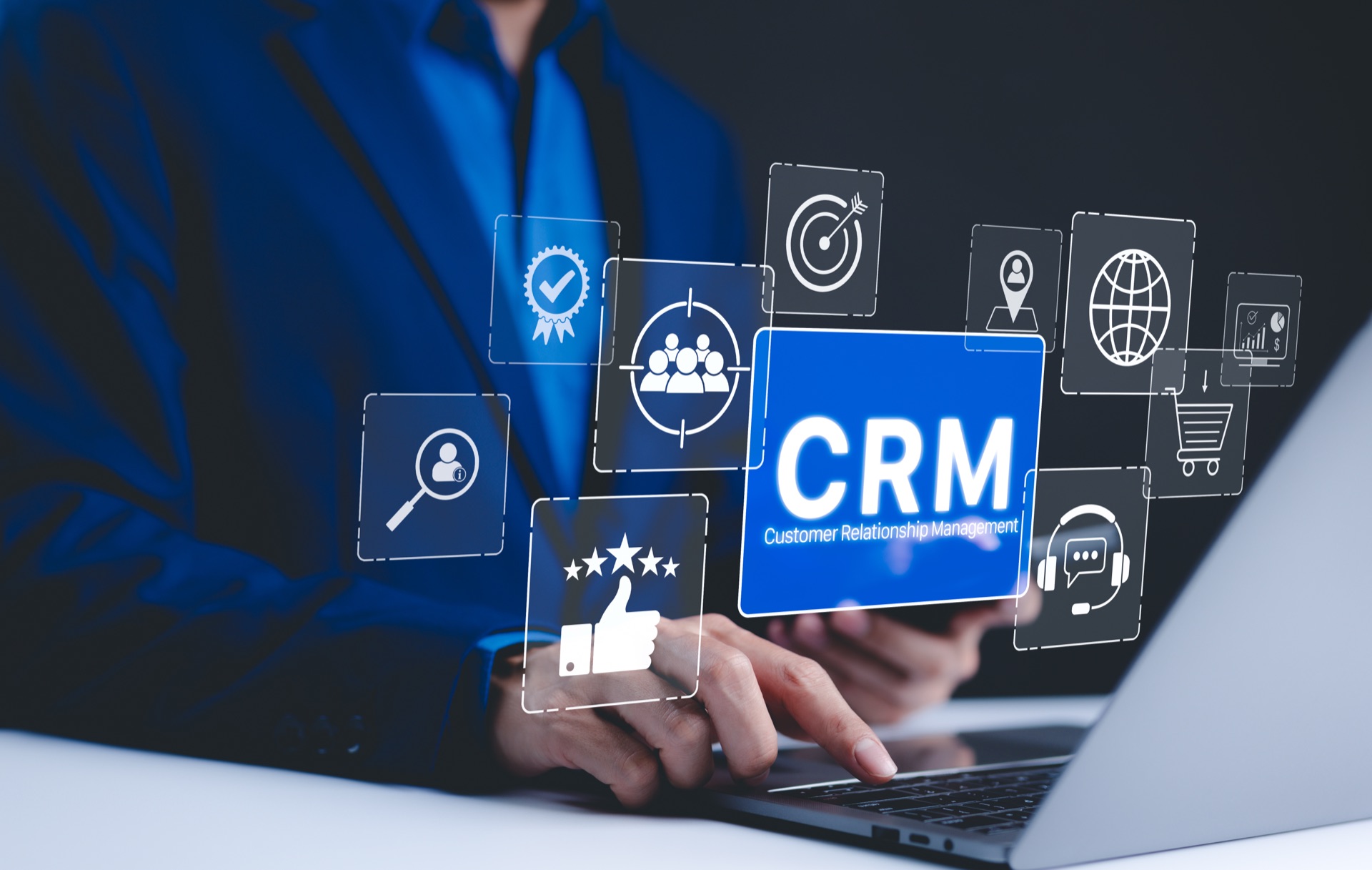 واجهة CRM تحوي جهات اتصال وخط مبيعات ومهام